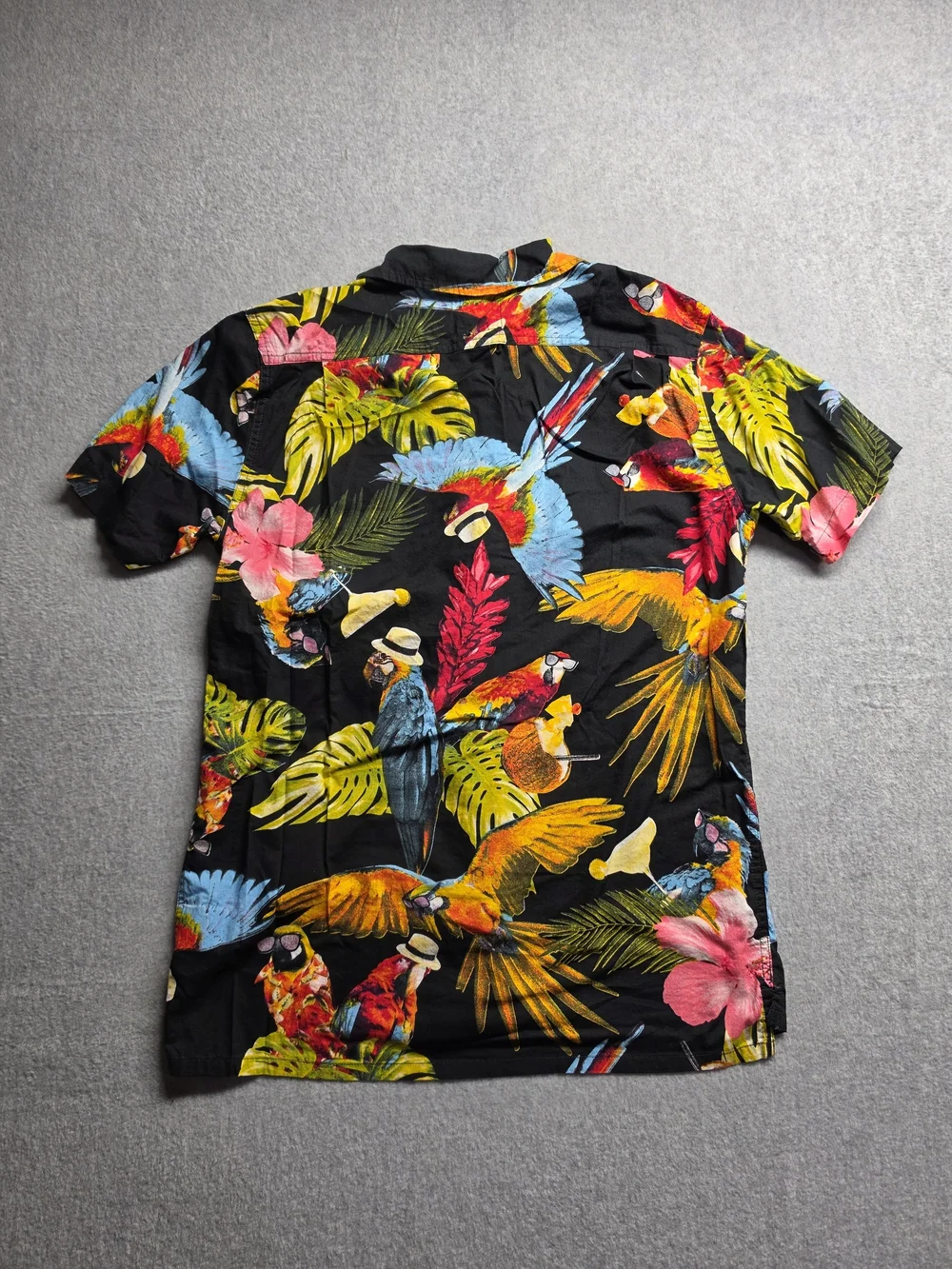 Levi’s Hawaiian Shirt Men's Size Small Black Parrot Tropical Print Short Sleeve